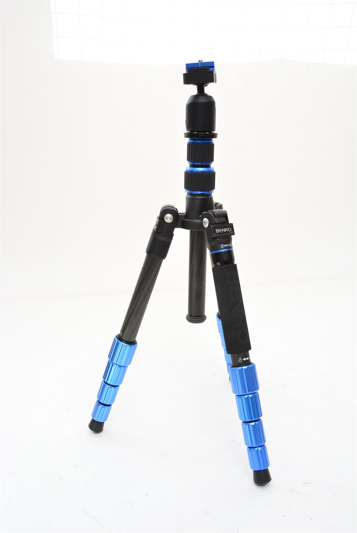 Used Benro FSL09CN00 Mg-Carbon Fiber Tripod with Ball Head
