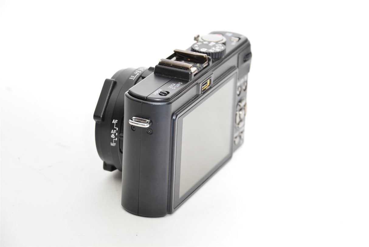 Used Leica D-Lux 5 with Accessories