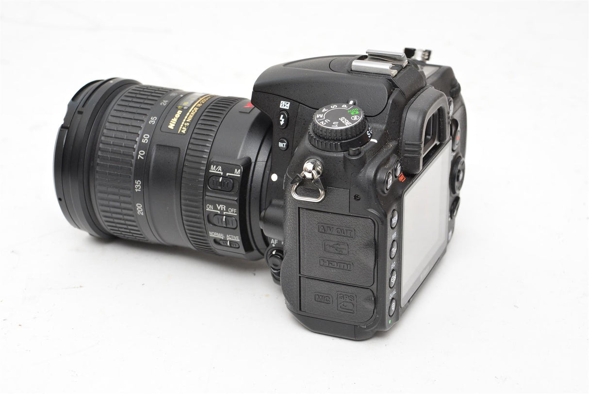 Used Nikon D7000 with 18-200mm DX Lens