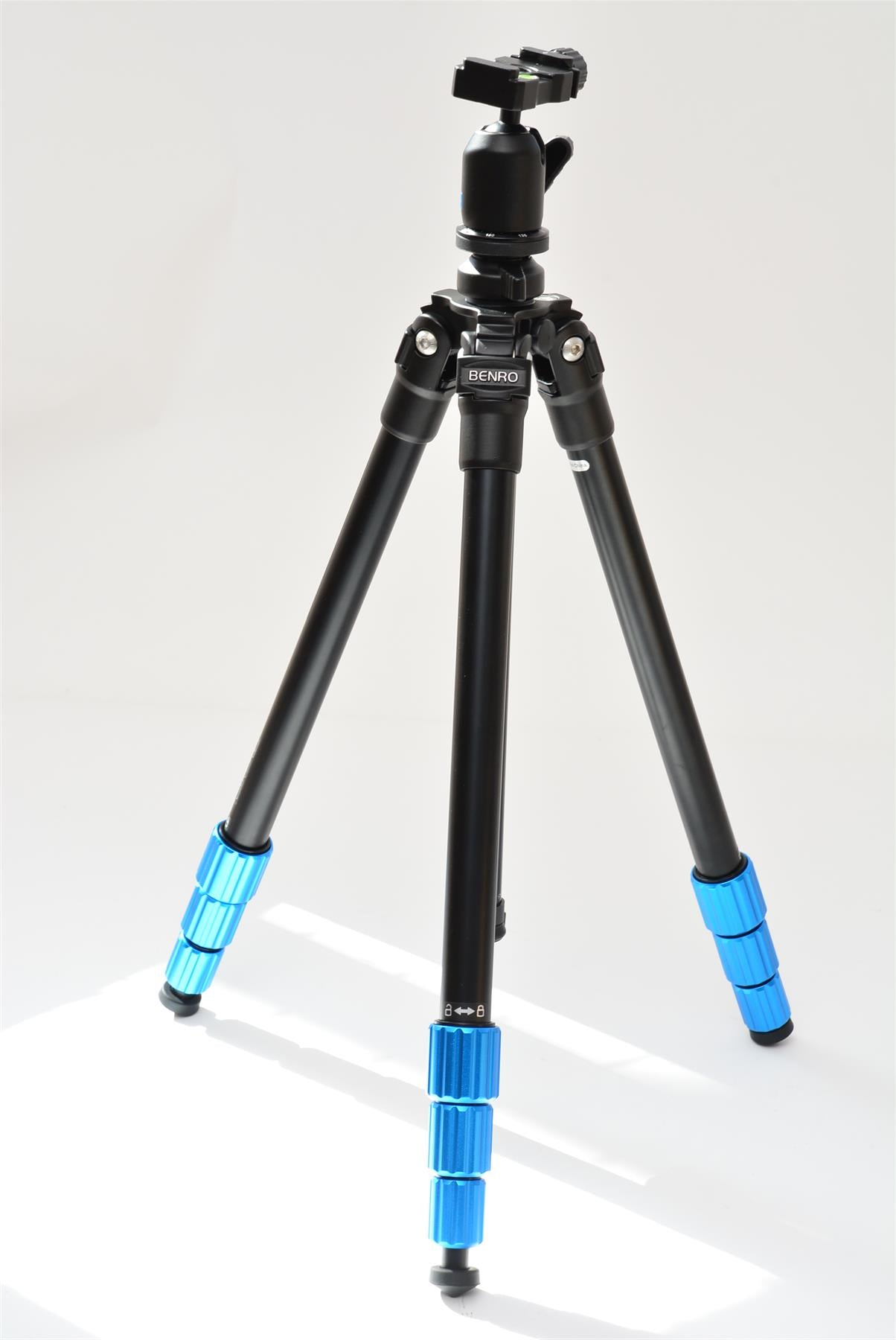 Used Benro TSL08A Slim Tripod