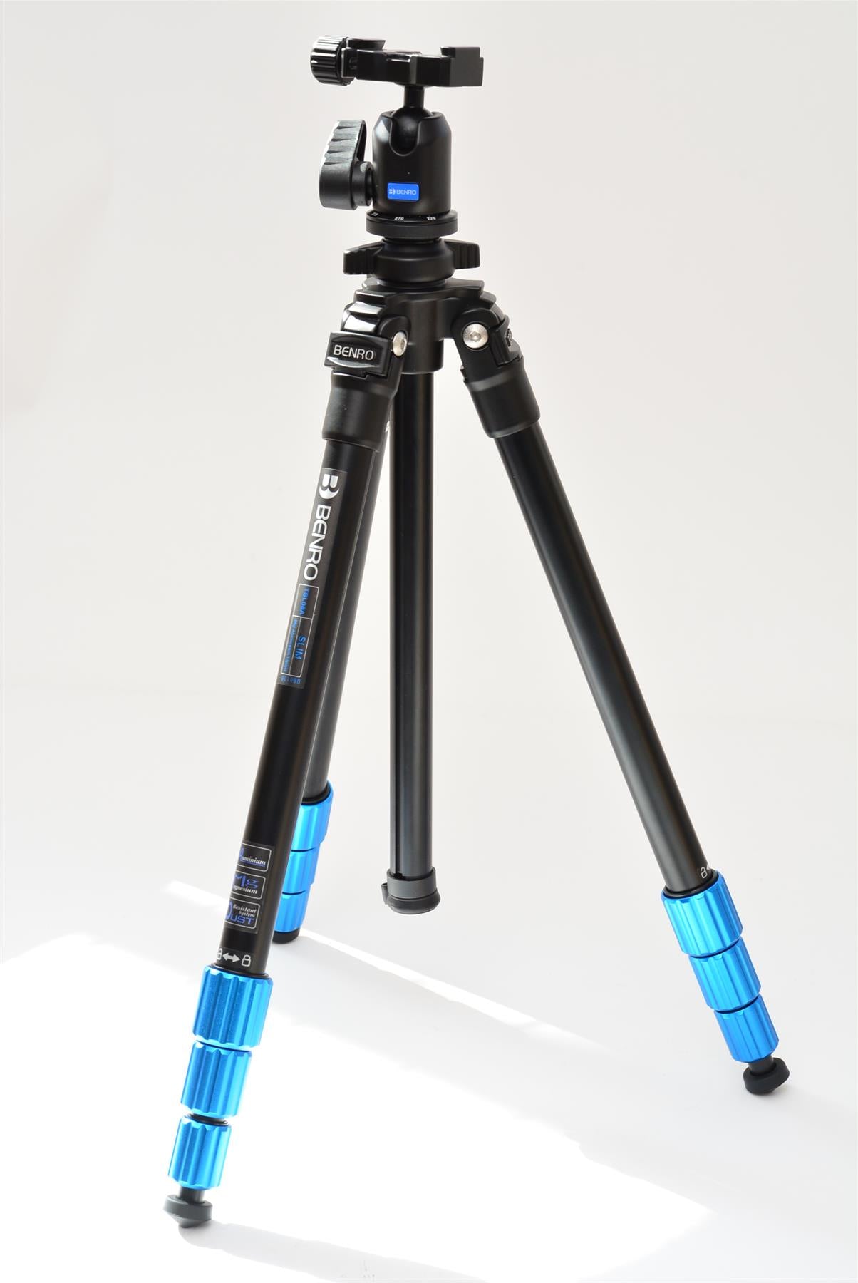 Used Benro TSL08A Slim Tripod