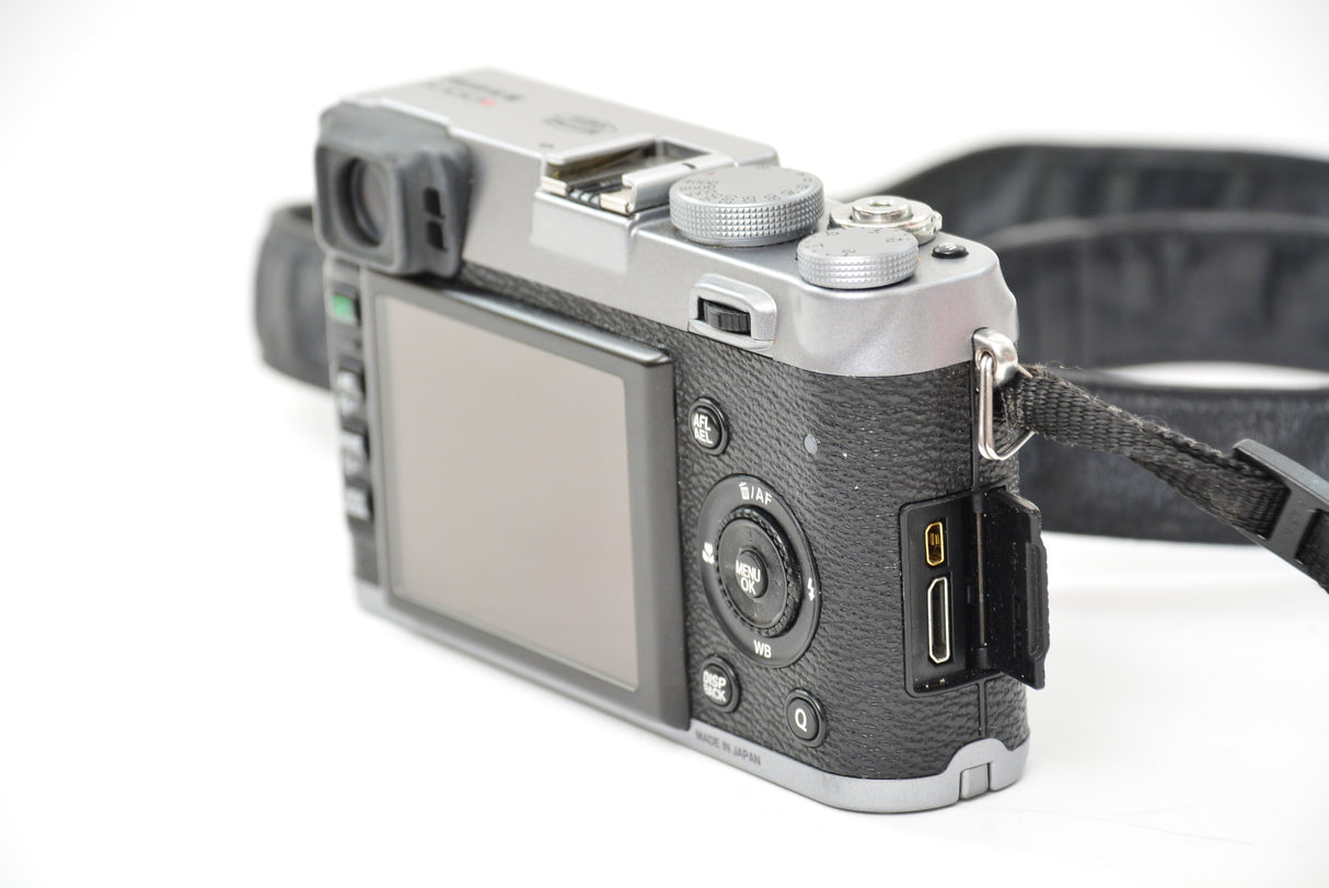 Used Fujifilm X100s Compact Camera