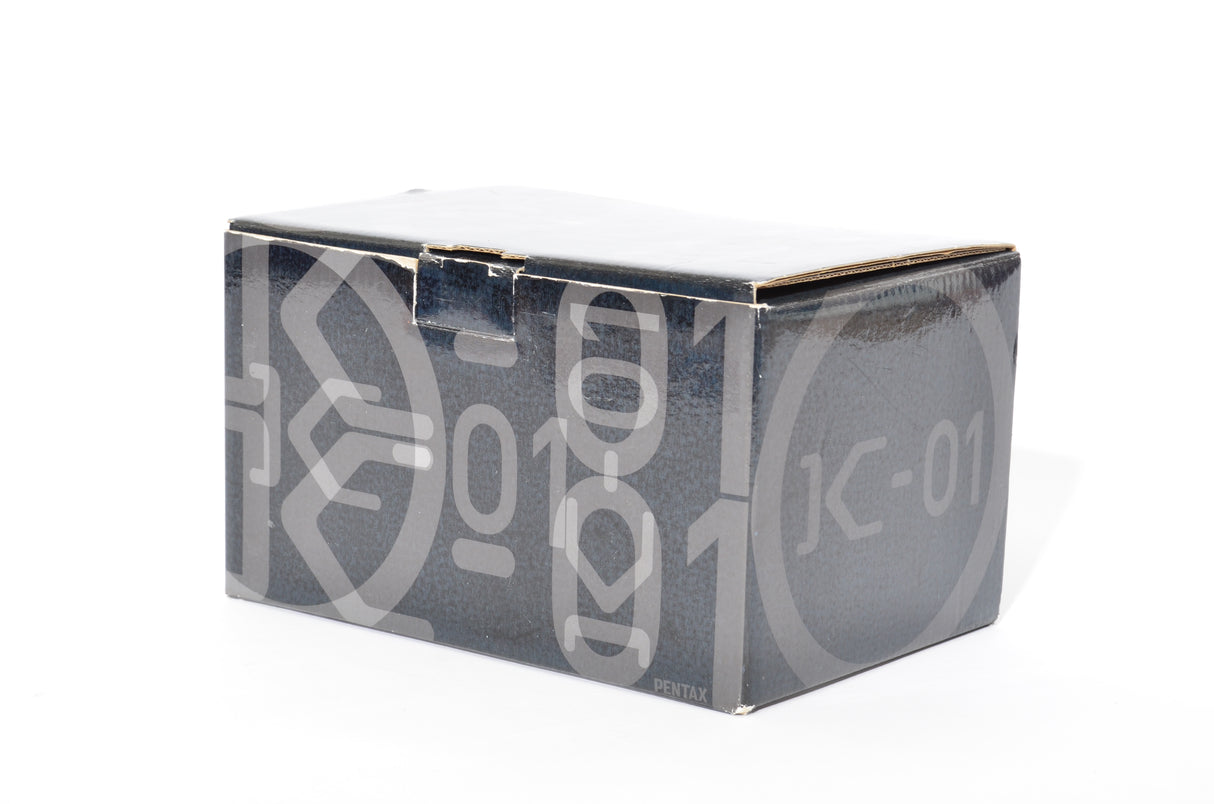 Used Pentax K-01 Mirrorless Camera plus SMC Pentax-DA 40mm f/2.8 Limited Lens