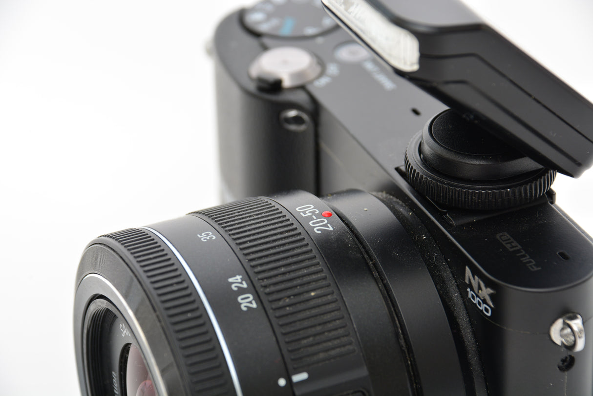 Used Samsung NX1000 Mirrorless Camera with 20-50mm Lens