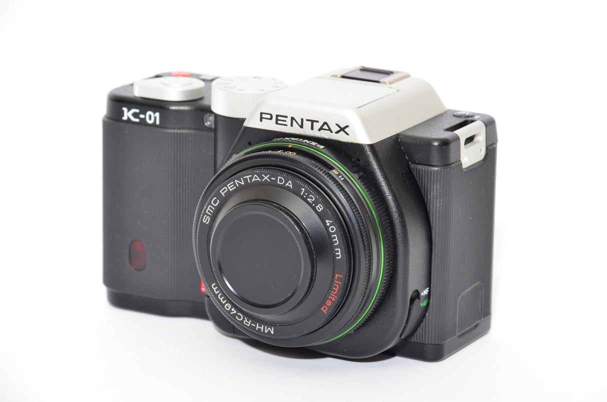 Used Pentax K-01 Mirrorless Camera plus SMC Pentax-DA 40mm f/2.8 Limited Lens