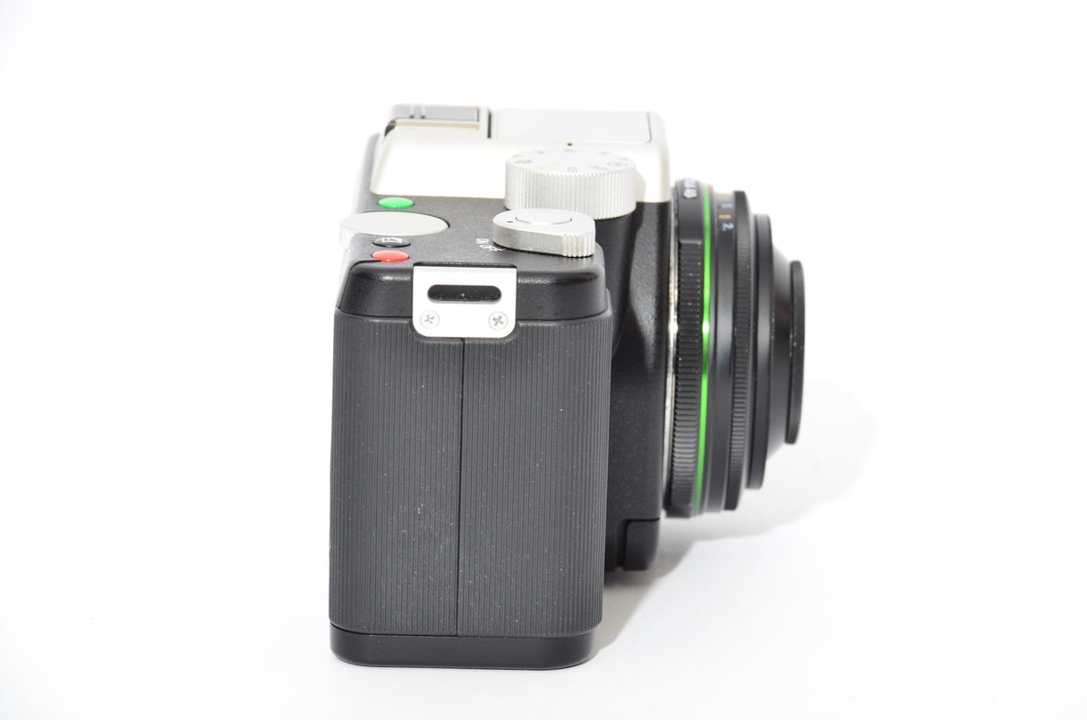 Used Pentax K-01 Mirrorless Camera plus SMC Pentax-DA 40mm f/2.8 Limited Lens