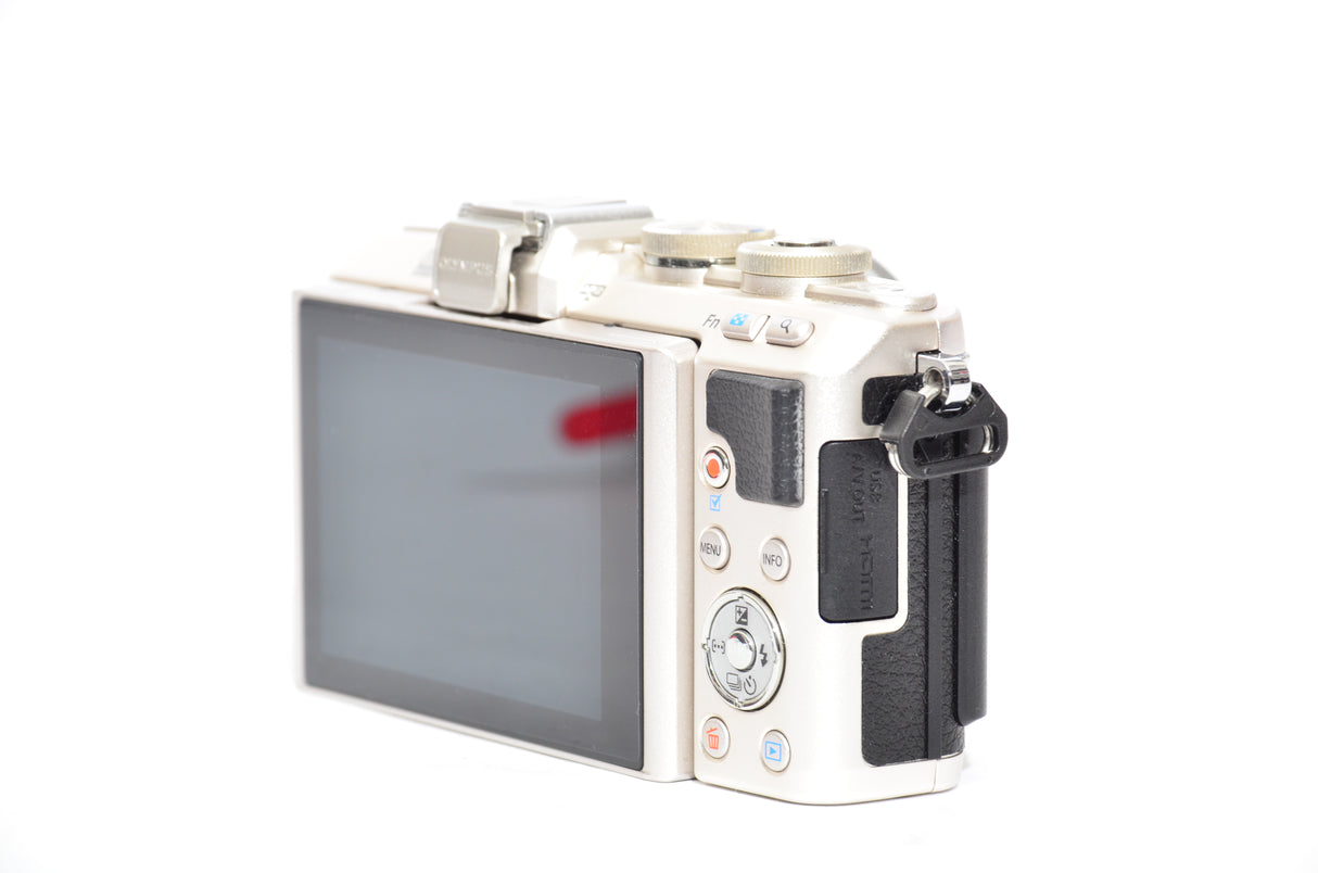 Used Olympus PEN E-PL7 and Olympus 14-42mm