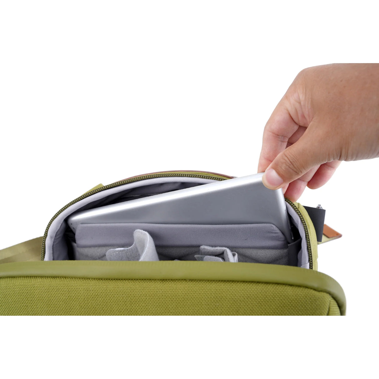 VEO CITY CB24 GR CROSS BODY BAG - GREEN