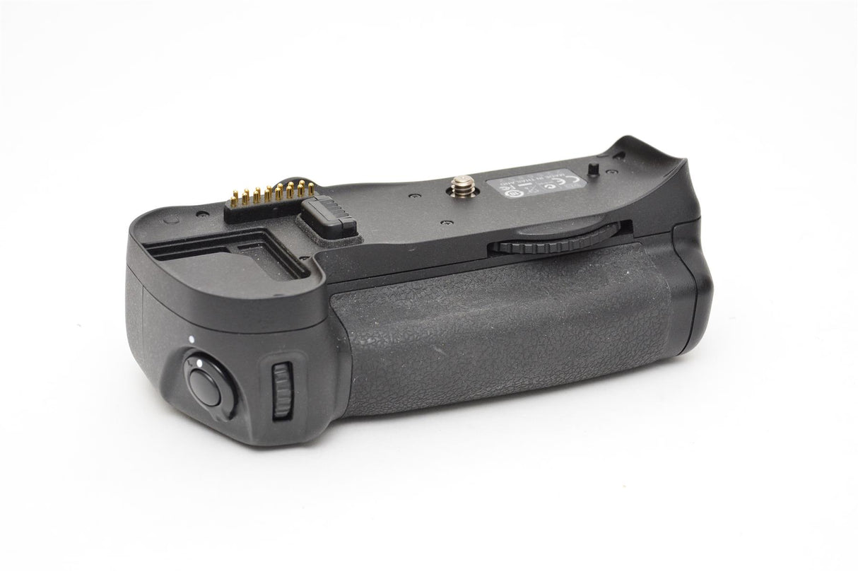 Used Nikon MB-D10 Battery Pack