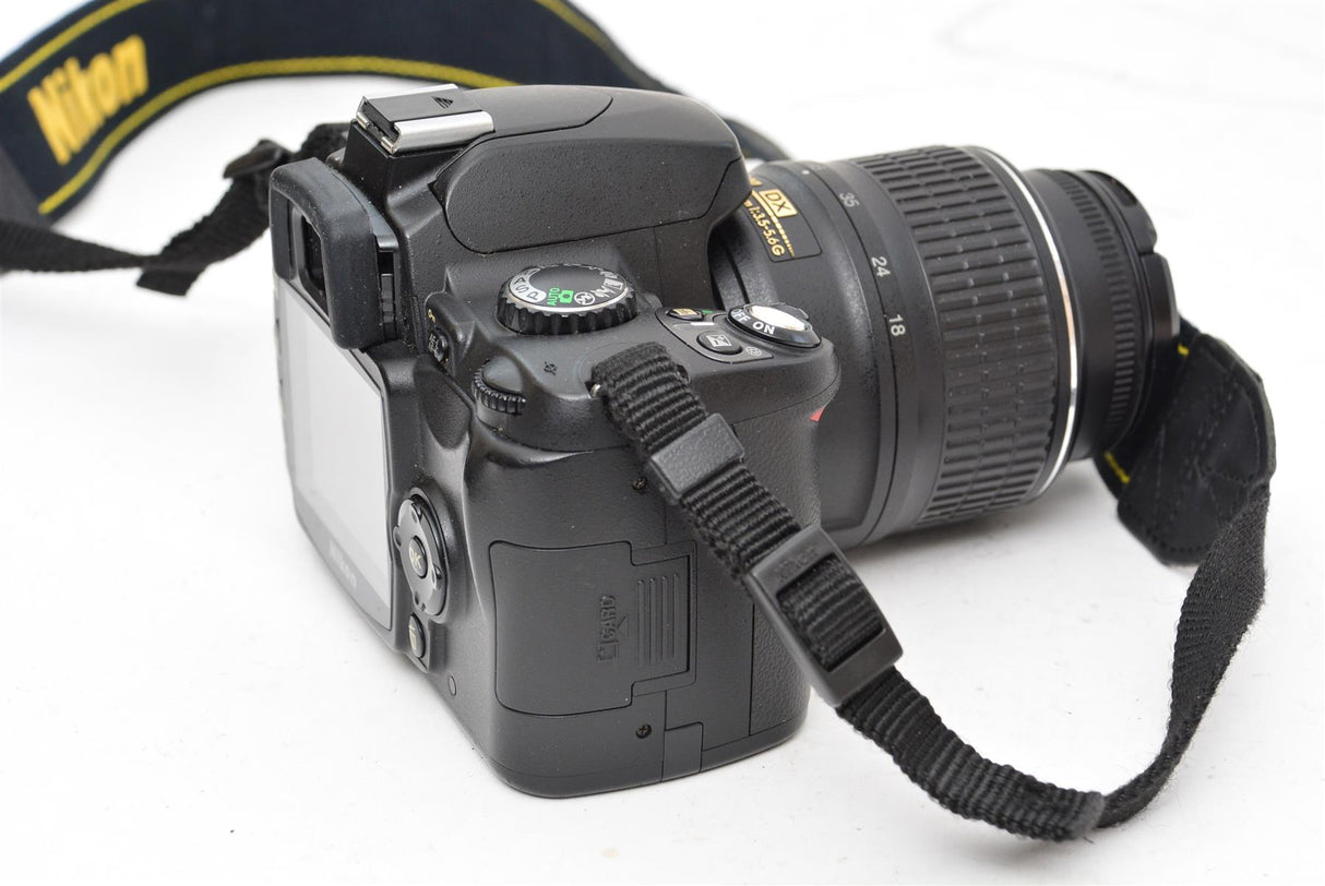 Used Nikon D40 DSLR Camera with 18-55mm Lens