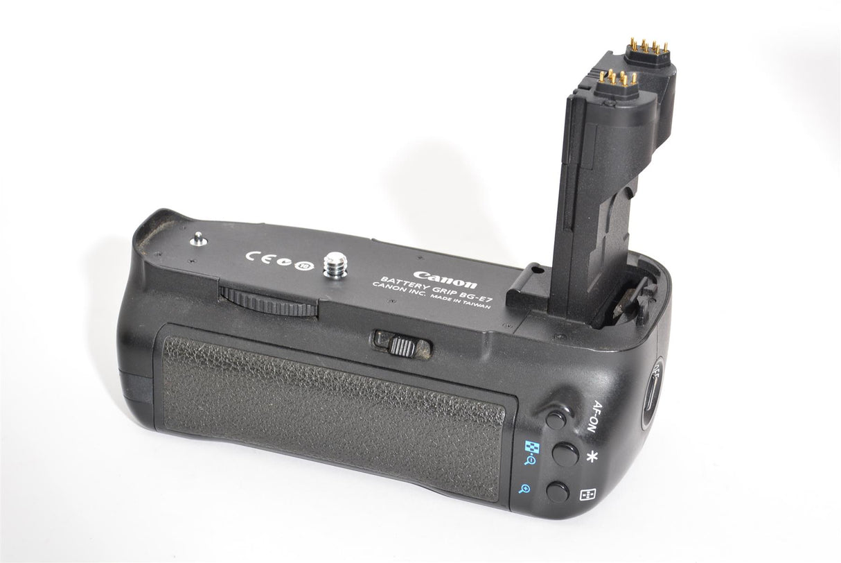 Used Canon BG-E7 Battery Grip