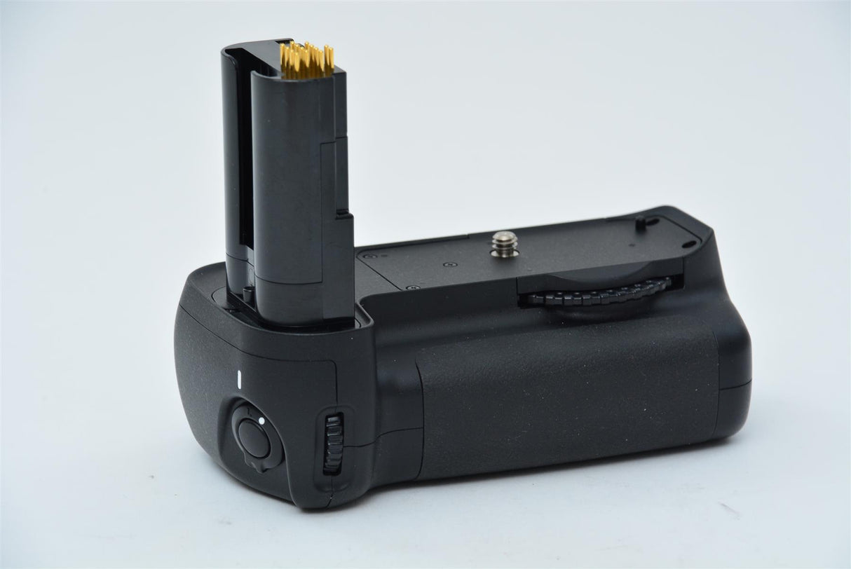Used Nikon MB-D80 Multi-Power Battery Pack