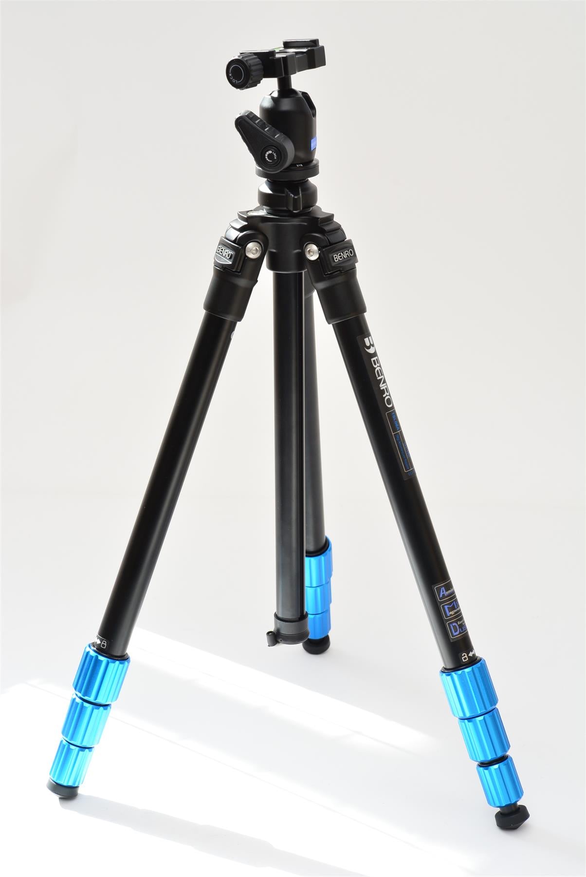 Used Benro TSL08A Slim Tripod
