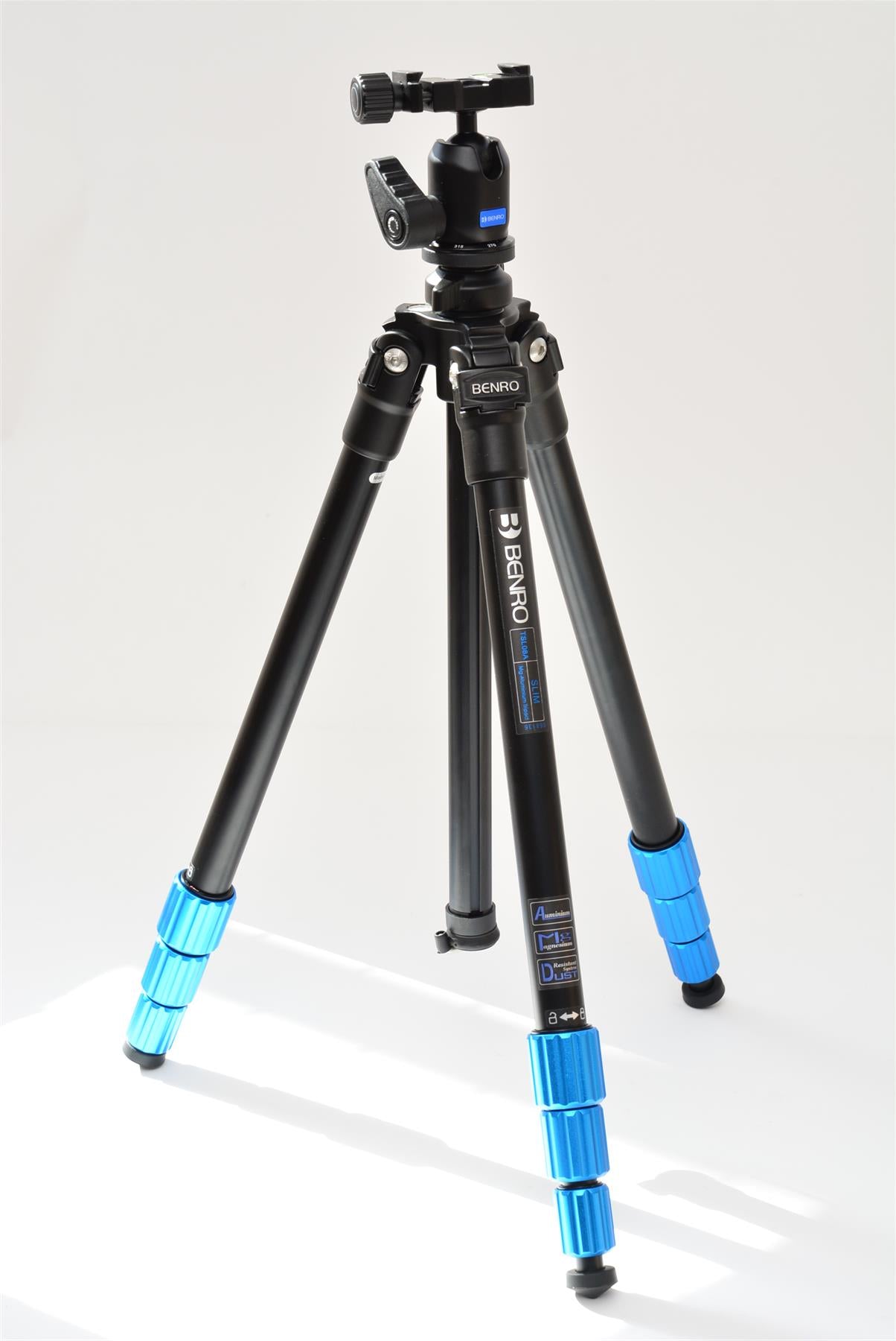 Used Benro TSL08A Slim Tripod