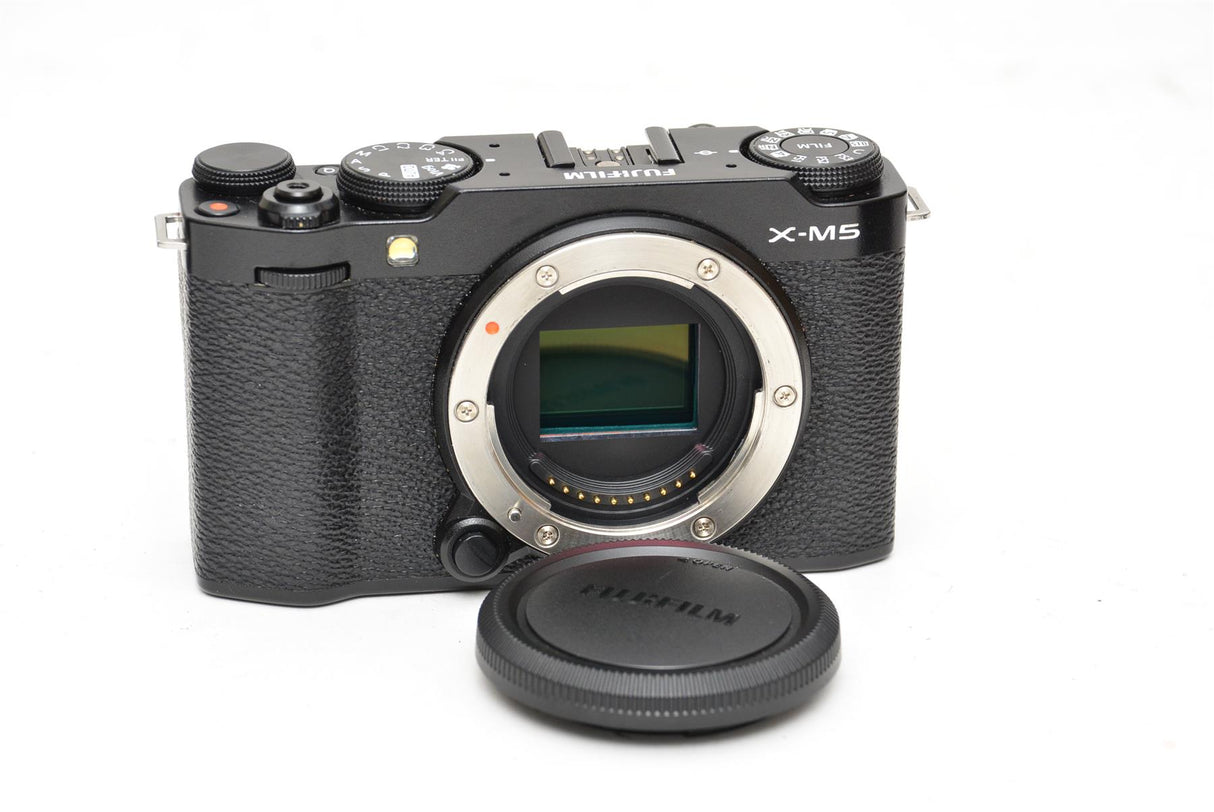 Used Fujifilm X-M5 with XC 15-45mm f/3.5-5.6 OIS PZ - Black