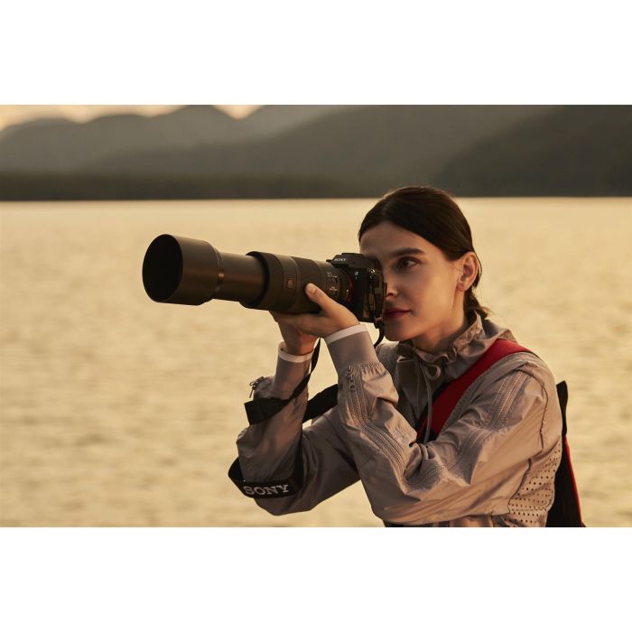 Sony FE 100-400mm f/5.6-8 OSS Lens