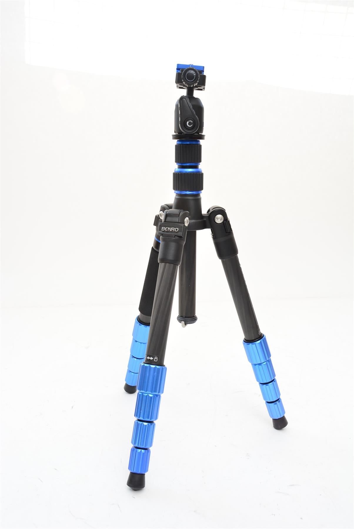 Used Benro FSL09CN00 Mg-Carbon Fiber Tripod with Ball Head