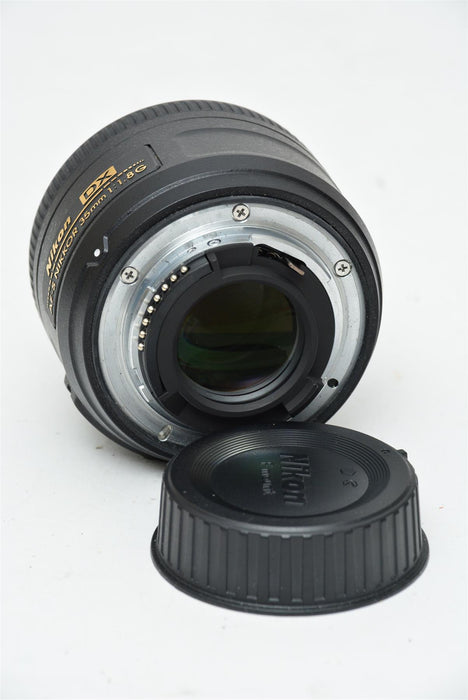 Used Nikon DX AF-s Nikkor 35mm f/1.8G Lens