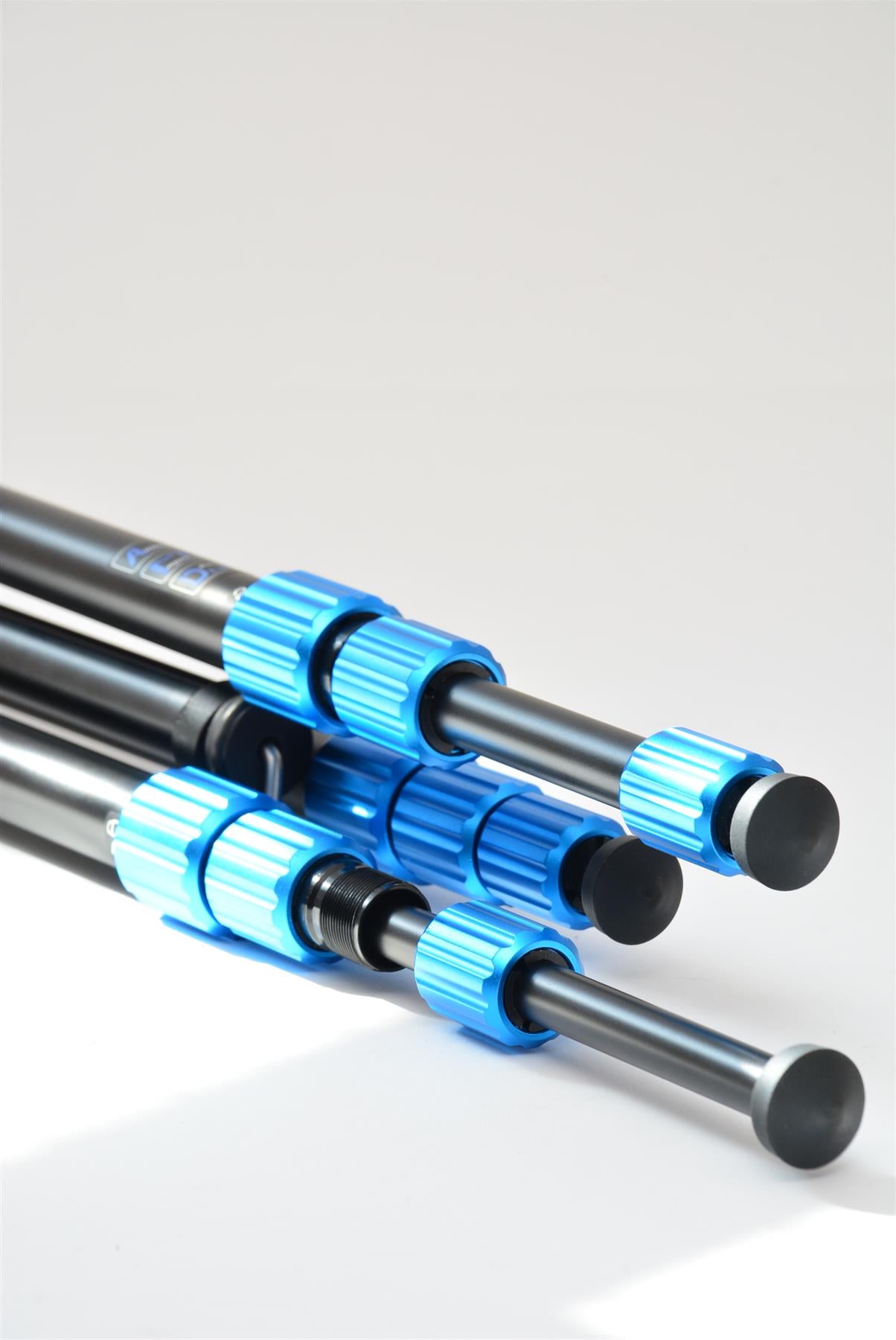 Used Benro TSL08A Slim Tripod