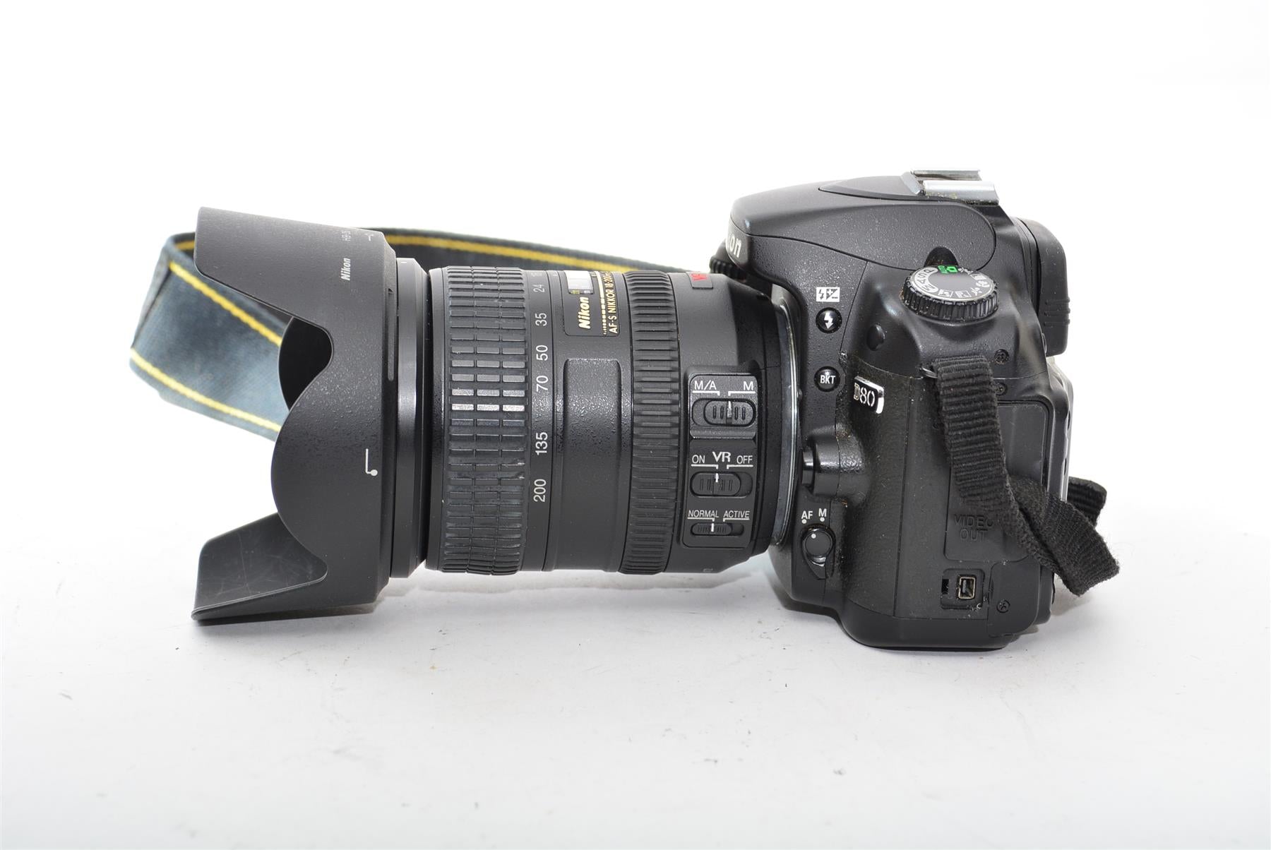 Nikon D80 Camera Digital SLR Lens 18-135mm - (18-135mm AF-S Black