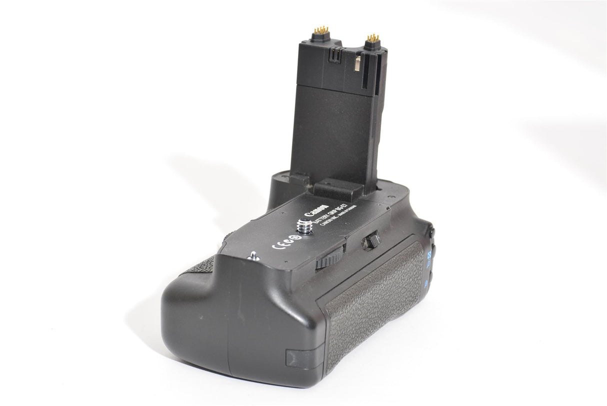 Used Canon BG-E7 Battery Grip