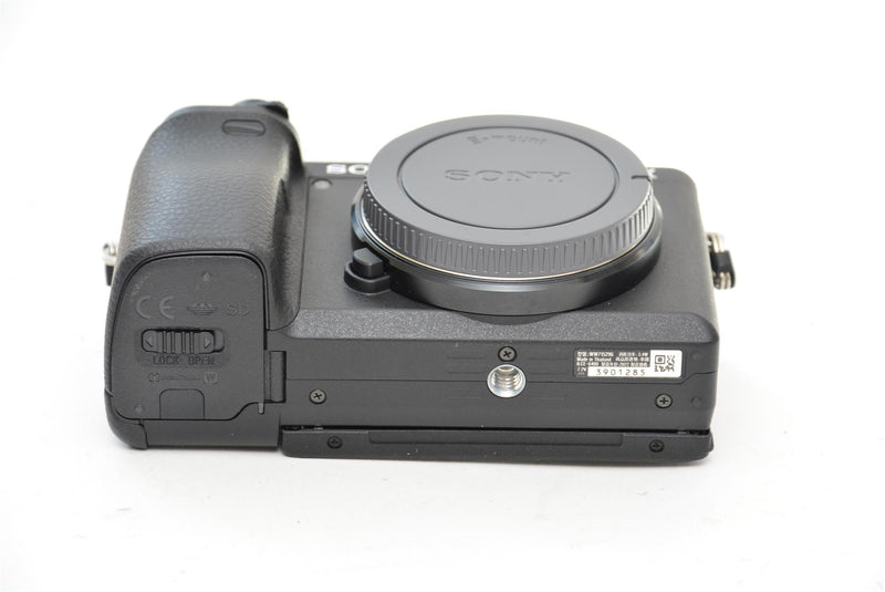 Used Sony A6400 Digital Camera with 18-135mm Lens