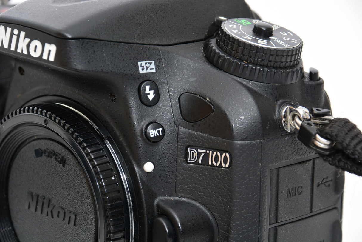 Used Nikon D7100 Digital Camera
