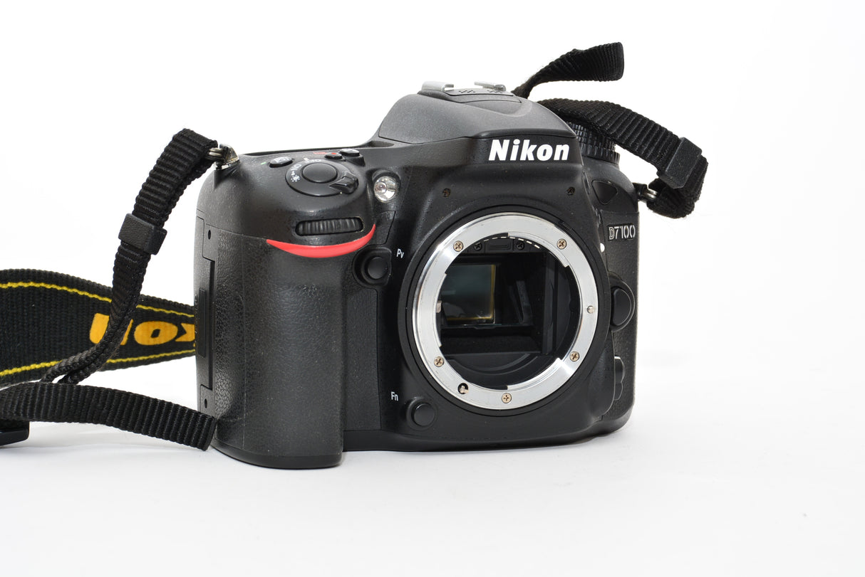Used Nikon D7100 Digital Camera