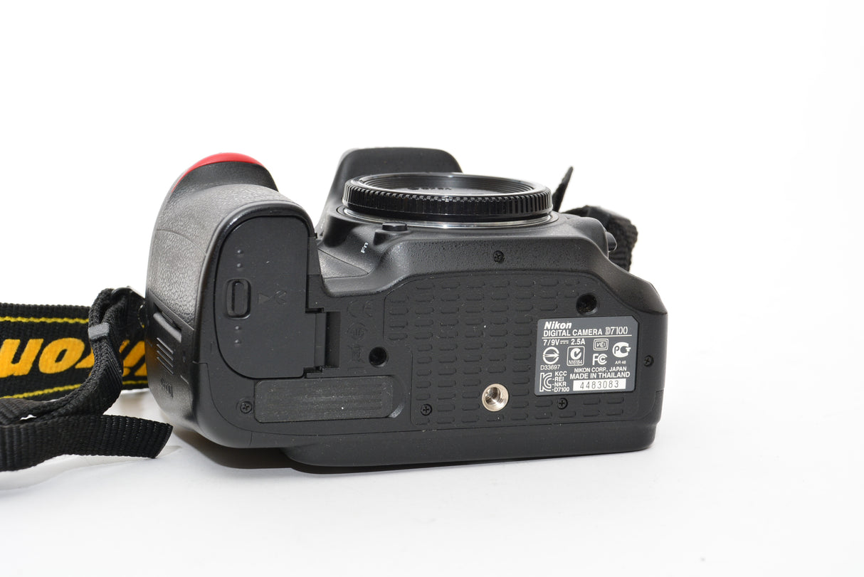 Used Nikon D7100 Digital Camera