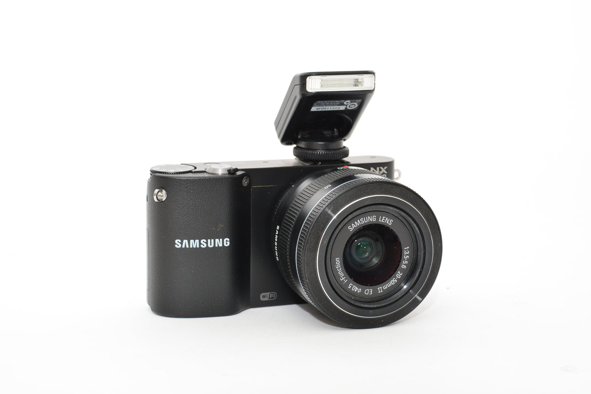 Used Samsung NX1000 Mirrorless Camera with 20-50mm Lens