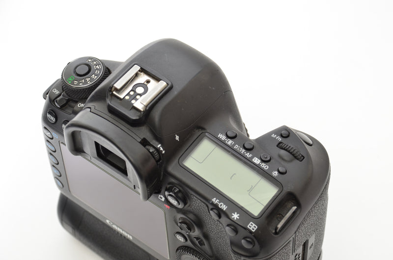 Used Canon 5D MK IV + BG-E20 Battery Grip