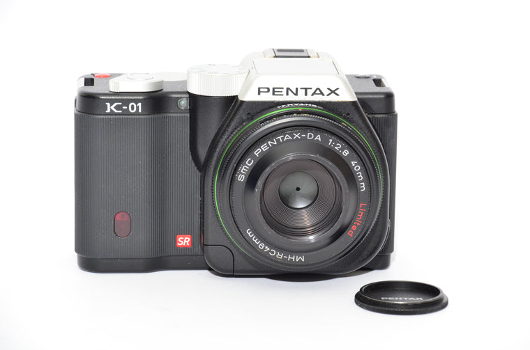 Used Pentax K-01 Mirrorless Camera plus SMC Pentax-DA 40mm f/2.8 Limited Lens