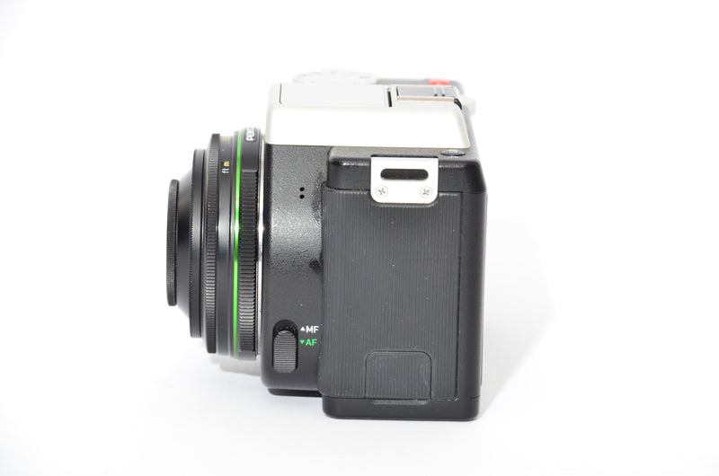 Used Pentax K-01 Mirrorless Camera plus SMC Pentax-DA 40mm f/2.8 Limited Lens