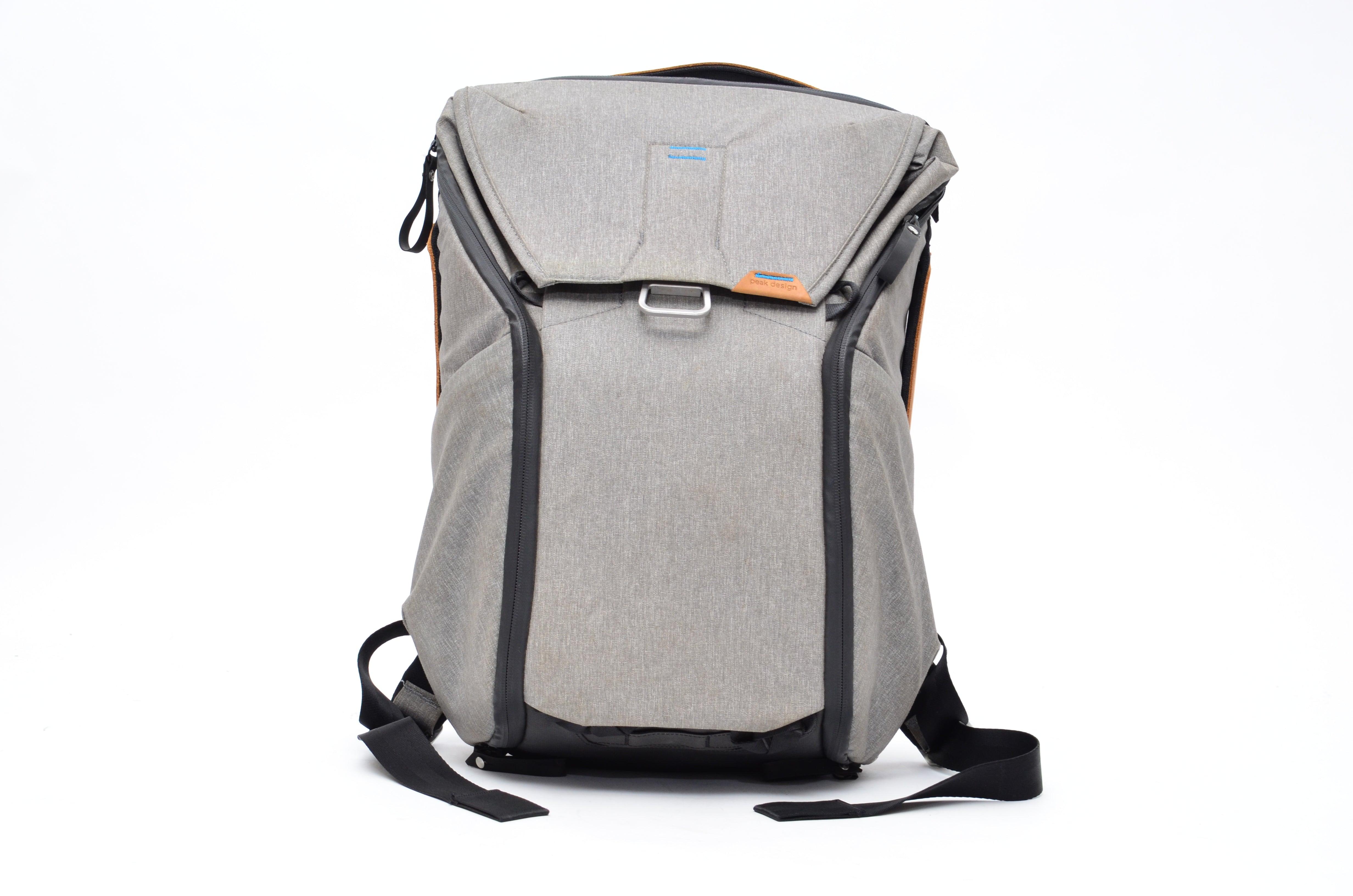 Used Peak Design Everyday Grey 20L Camera Backpack
