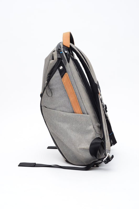 Used Peak Design Everyday Grey 20L Camera Backpack