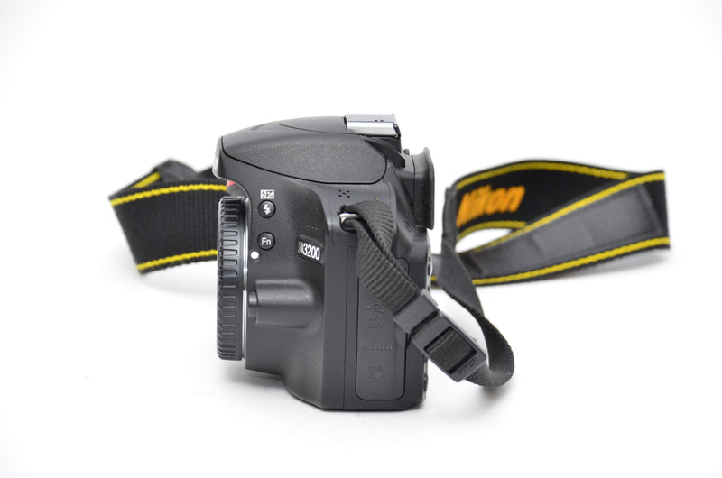 Used Nikon D3200 Camera + AF-S DX NIKKOR 18-55mm f/3.5-5.6 G VR Kit Lens
