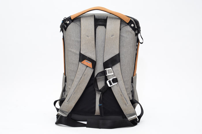 Used Peak Design Everyday Grey 20L Camera Backpack