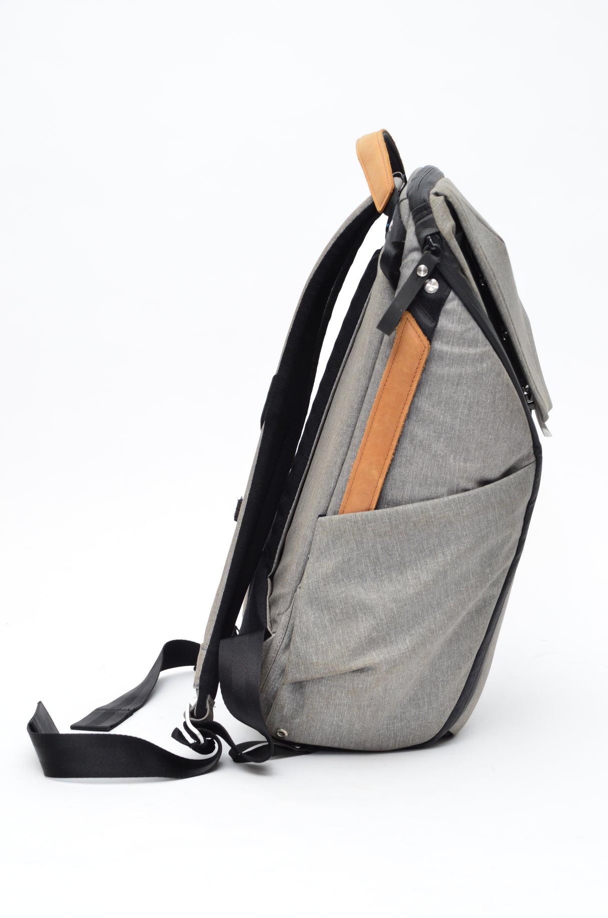 Used Peak Design Everyday Grey 20L Camera Backpack