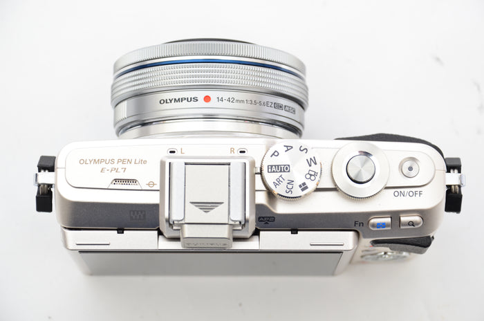 Used Olympus PEN E-PL7 and Olympus 14-42mm