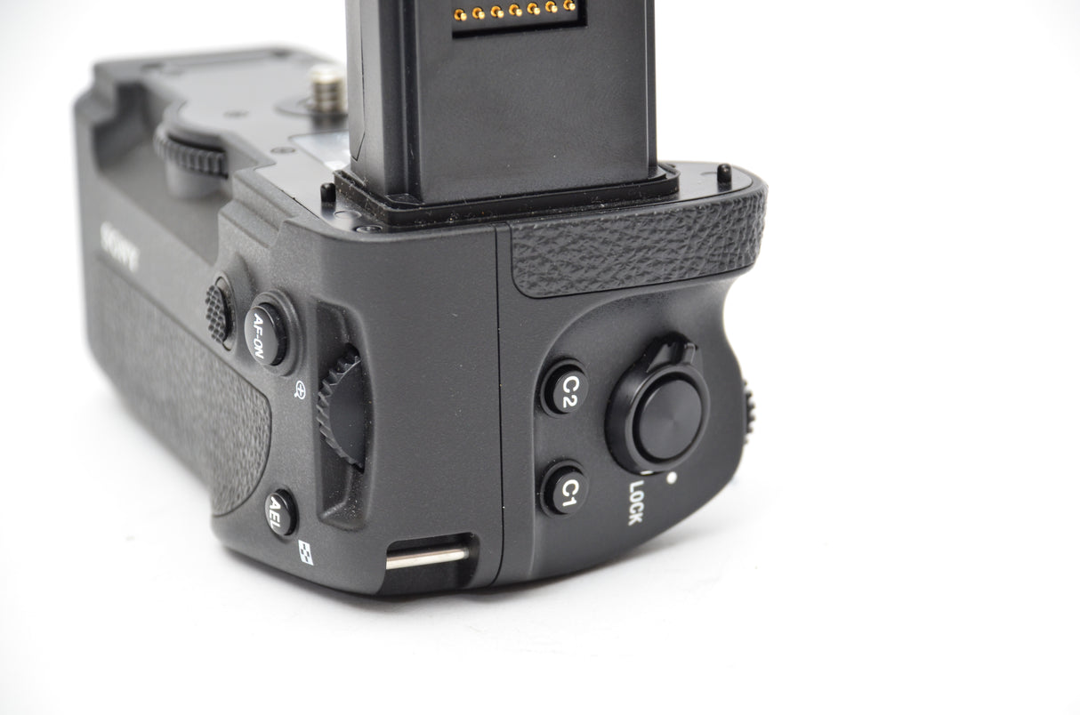 Used Sony VG-C4EM vertical grip for Sony alpha A7, A9, & A1