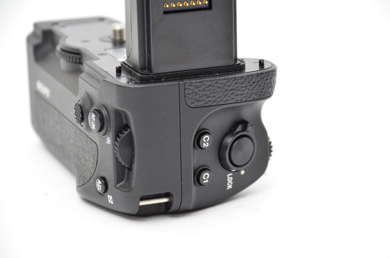 Used Sony VG-C4EM vertical grip for Sony alpha A7, A9, A1