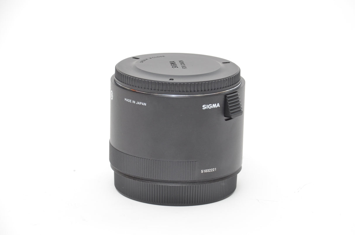 Used Sigma 2.0x teleconverter for Canon