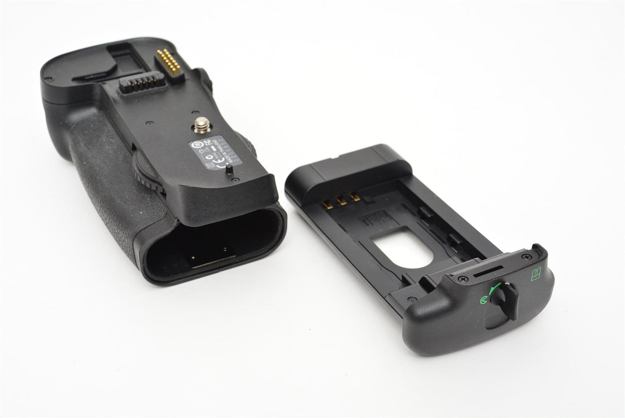 Used Nikon MB-D10 Battery Pack