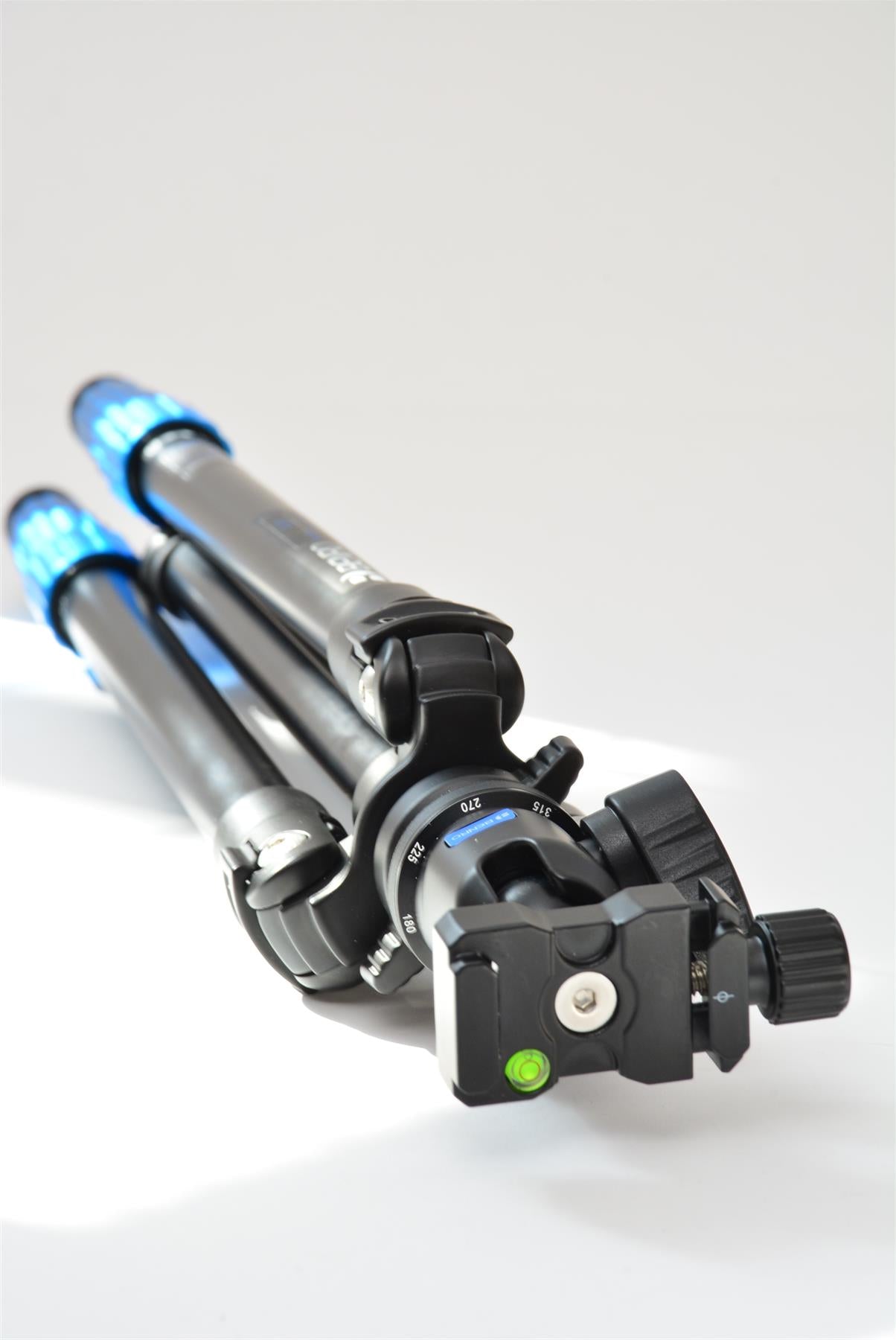 Used Benro TSL08A Slim Tripod