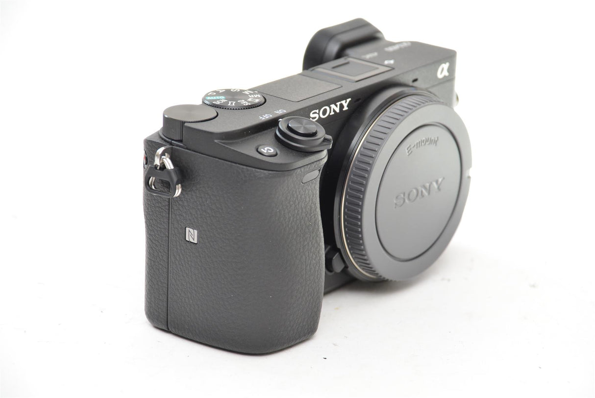 Used Sony A6400 Digital Camera with 18-135mm Lens