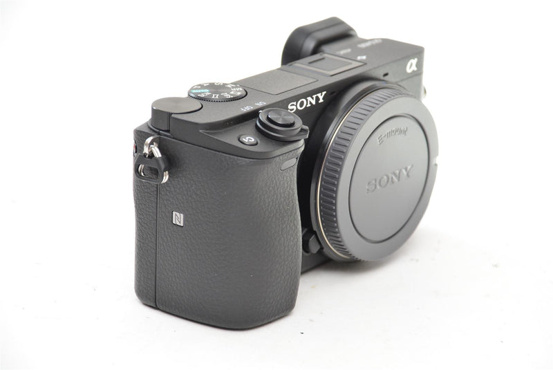Used Sony A6400 Digital Camera with 18-135mm Lens
