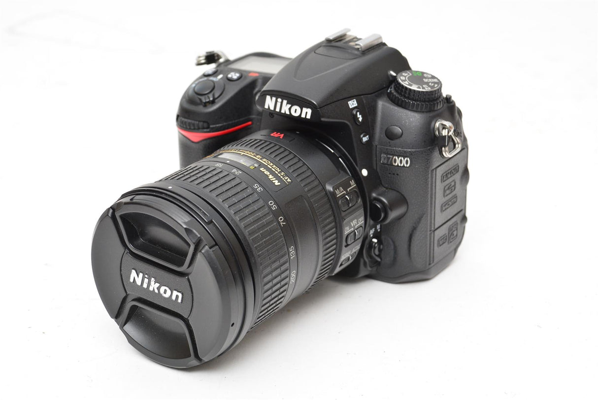 Used Nikon D7000 with 18-200mm DX Lens