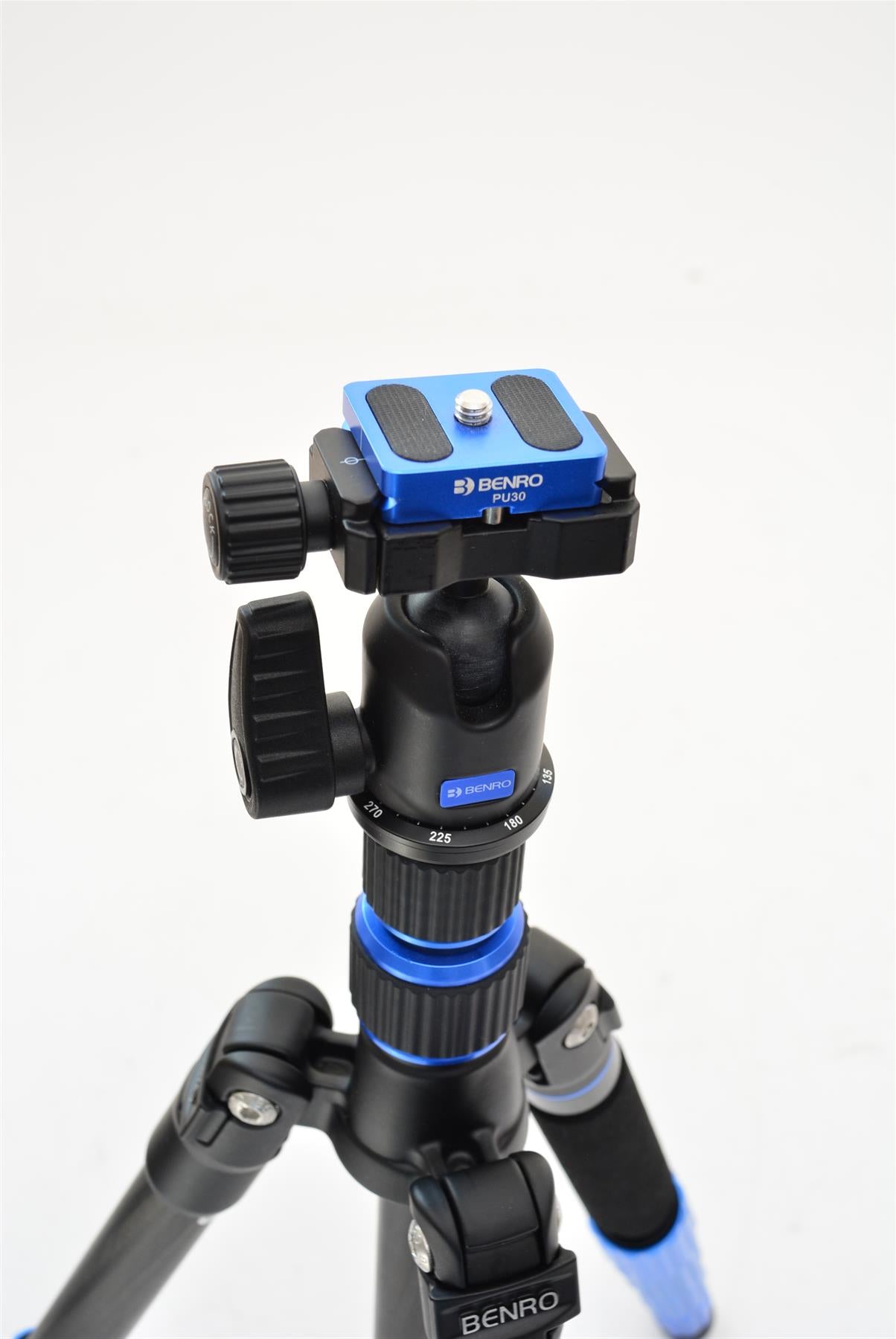 Used Benro FSL09CN00 Mg-Carbon Fiber Tripod with Ball Head