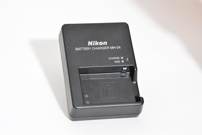 Used Nikon D3200 with 18-55 Kit + Sigma 70-300mm Lens