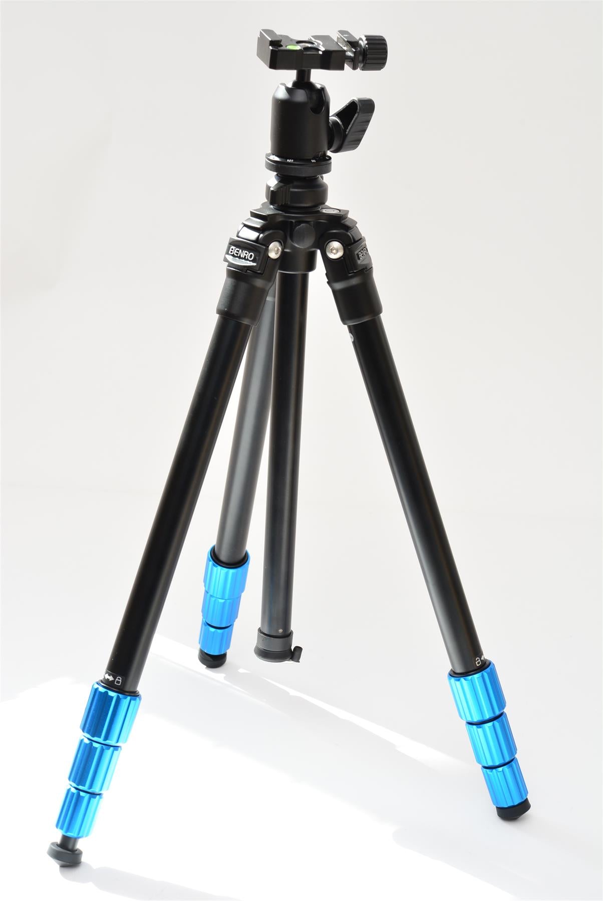 Used Benro TSL08A Slim Tripod